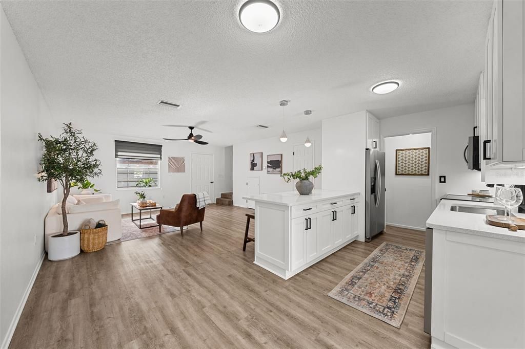 For Sale: $250,000 (2 beds, 1 baths, 1040 Square Feet)