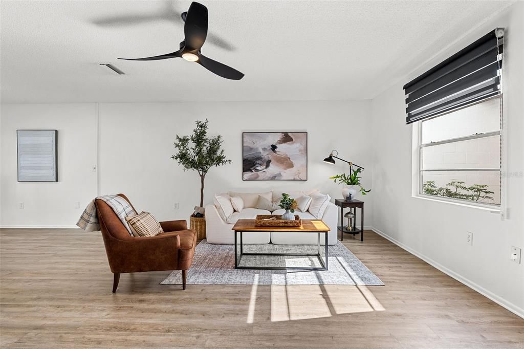 For Sale: $250,000 (2 beds, 1 baths, 1040 Square Feet)