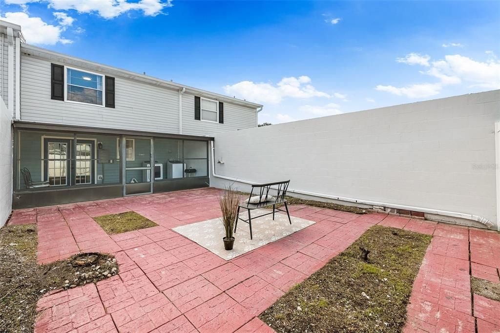 For Sale: $250,000 (2 beds, 1 baths, 1040 Square Feet)