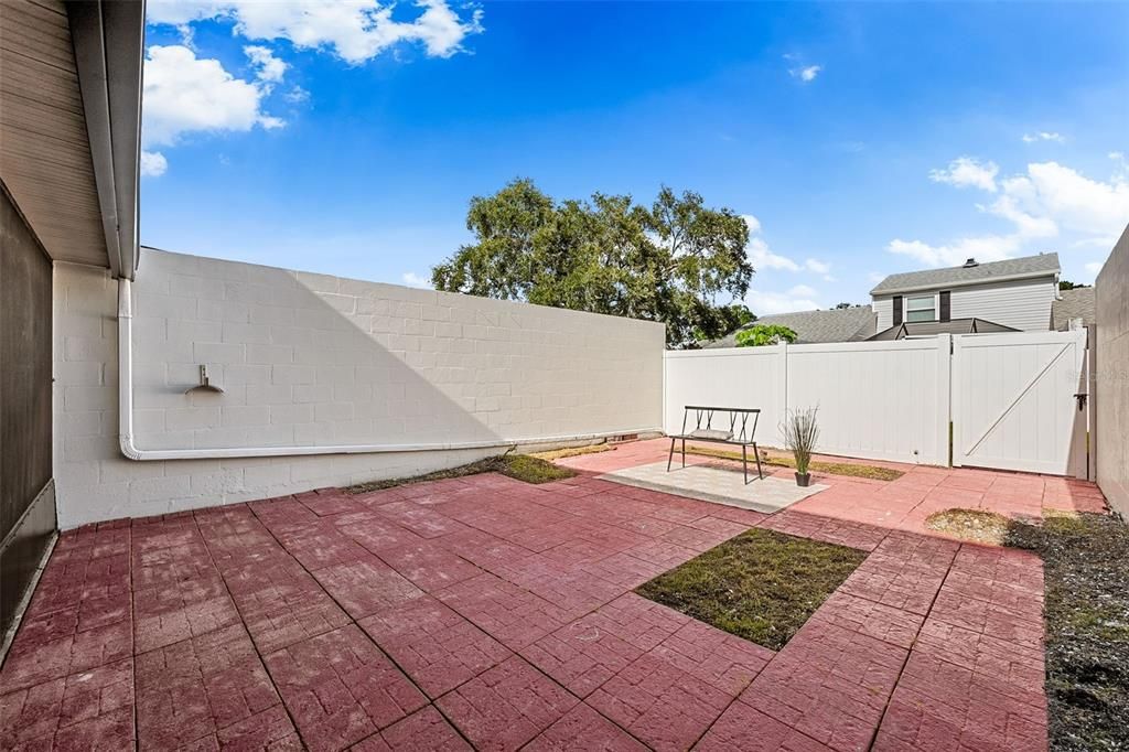For Sale: $250,000 (2 beds, 1 baths, 1040 Square Feet)
