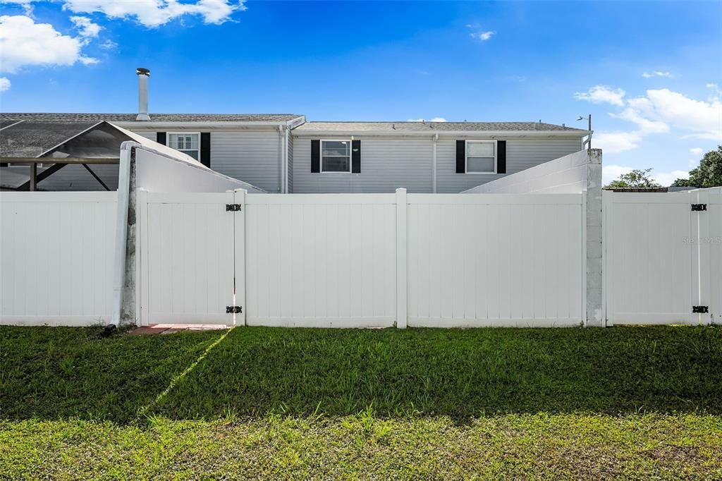 For Sale: $250,000 (2 beds, 1 baths, 1040 Square Feet)