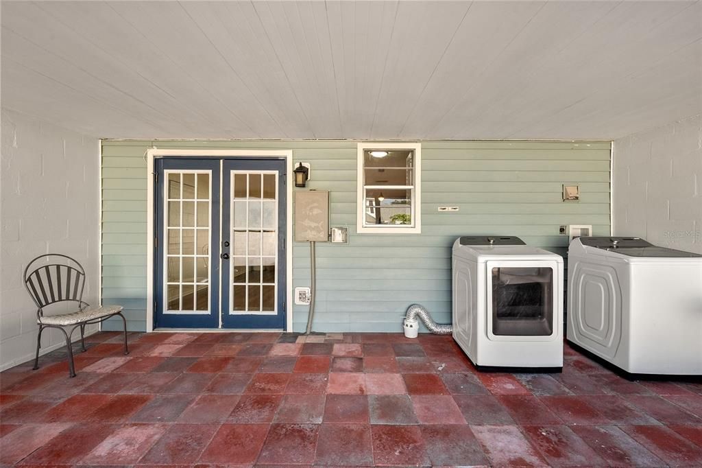 For Sale: $250,000 (2 beds, 1 baths, 1040 Square Feet)