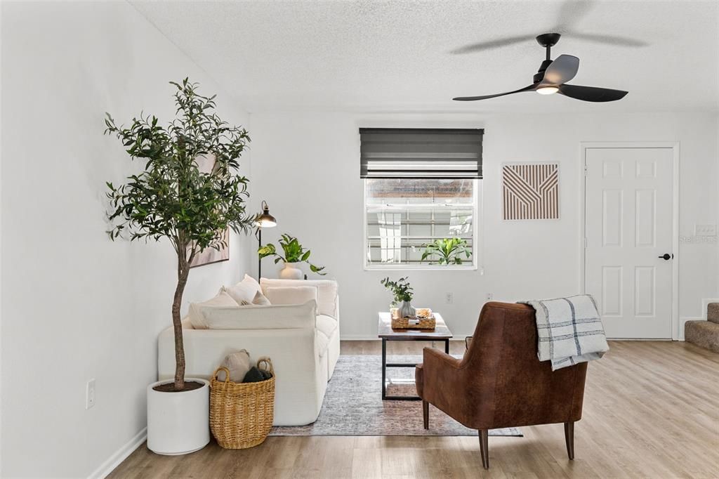For Sale: $250,000 (2 beds, 1 baths, 1040 Square Feet)