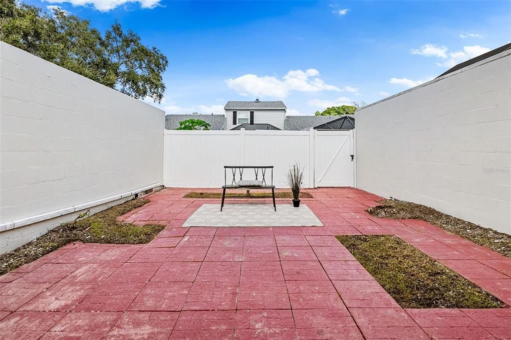 For Sale: $250,000 (2 beds, 1 baths, 1040 Square Feet)