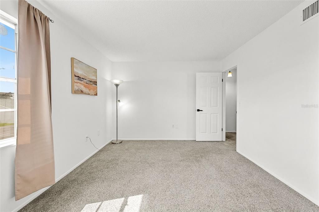 For Sale: $250,000 (2 beds, 1 baths, 1040 Square Feet)