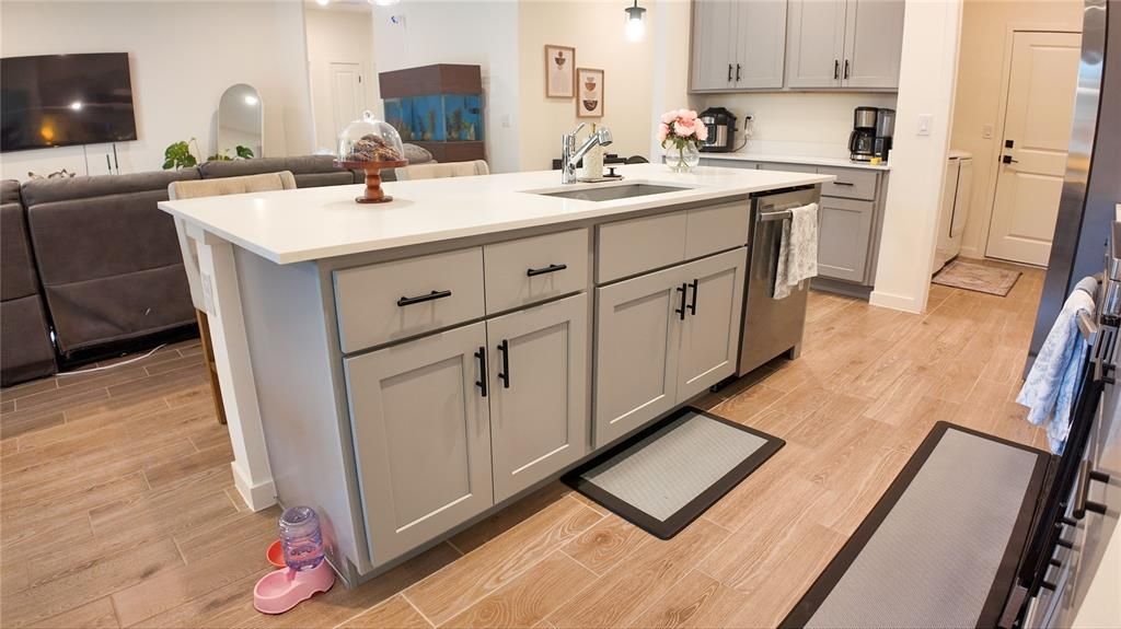 For Sale: $370,000 (4 beds, 2 baths, 1873 Square Feet)
