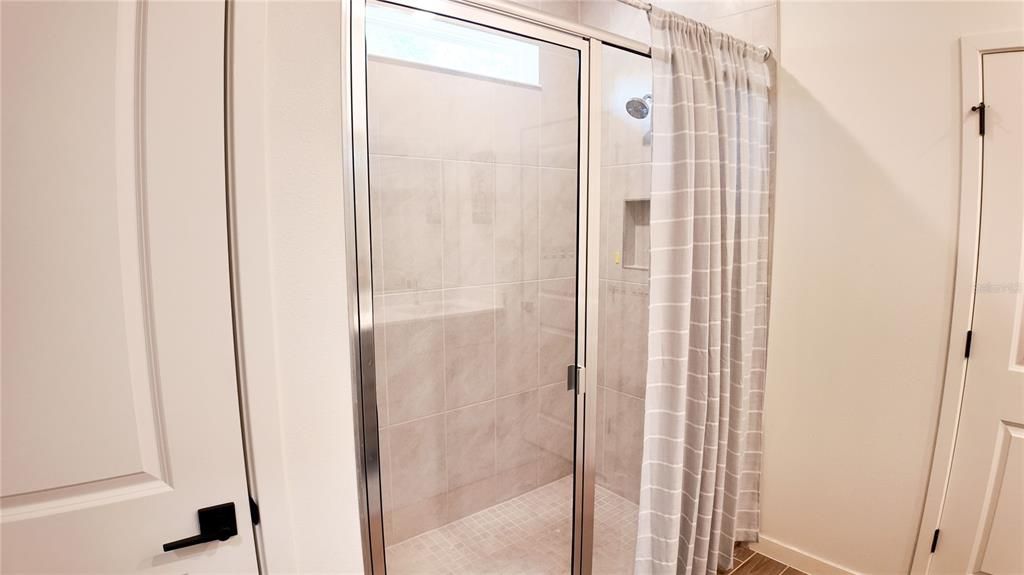 For Sale: $370,000 (4 beds, 2 baths, 1873 Square Feet)