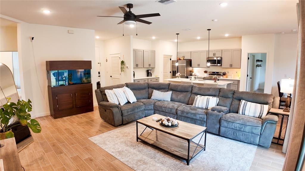 For Sale: $370,000 (4 beds, 2 baths, 1873 Square Feet)