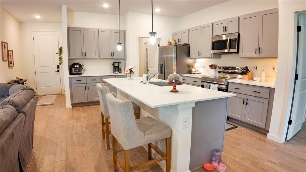 For Sale: $370,000 (4 beds, 2 baths, 1873 Square Feet)