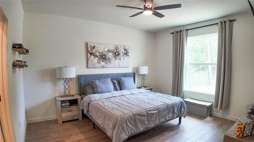 For Sale: $370,000 (4 beds, 2 baths, 1873 Square Feet)