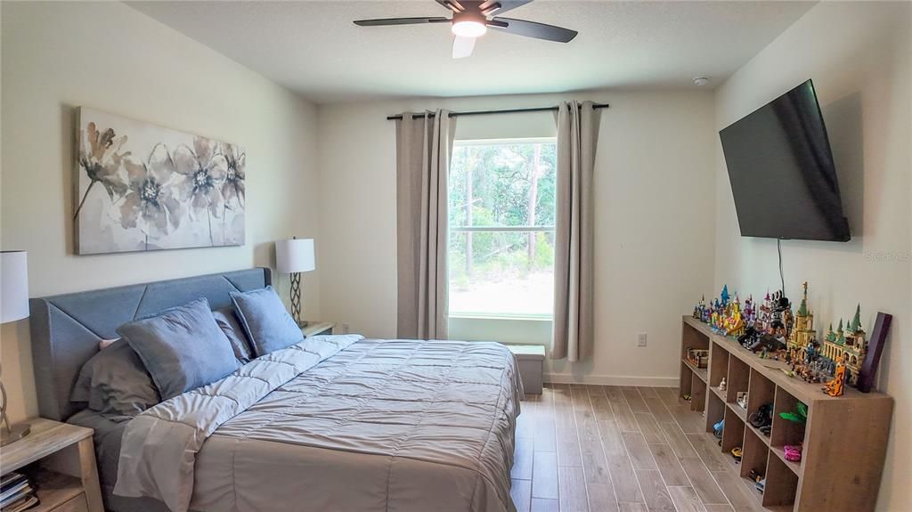 For Sale: $370,000 (4 beds, 2 baths, 1873 Square Feet)