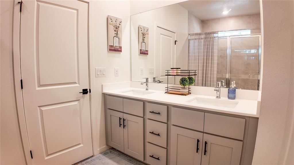 For Sale: $370,000 (4 beds, 2 baths, 1873 Square Feet)