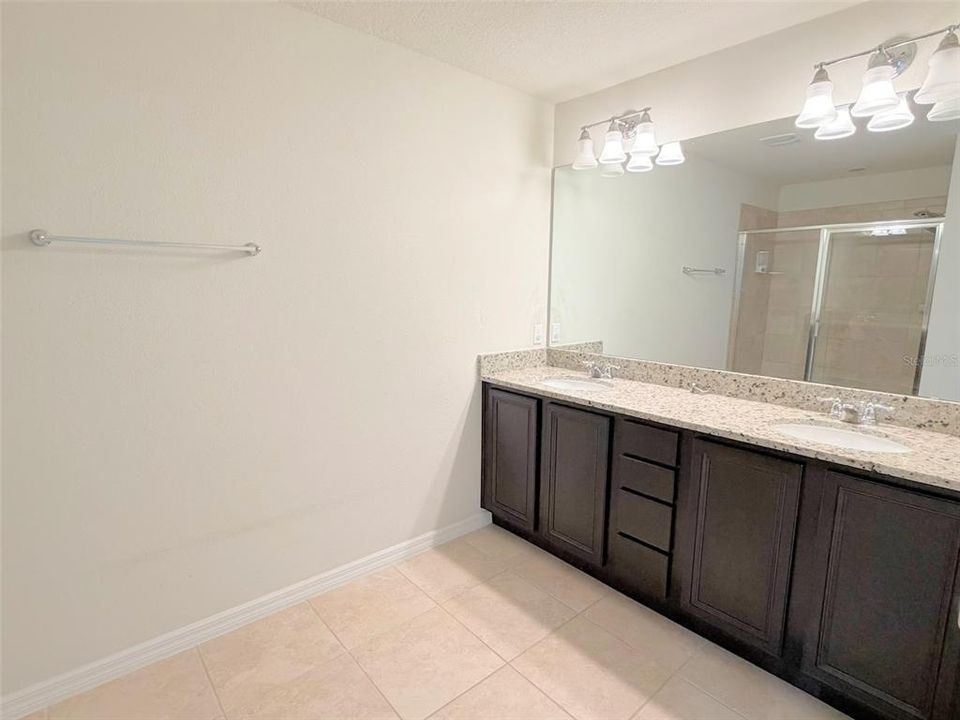 For Rent: $2,442 (3 beds, 2 baths, 1708 Square Feet)