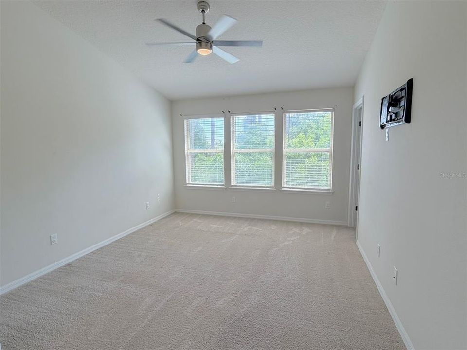 For Rent: $2,442 (3 beds, 2 baths, 1708 Square Feet)
