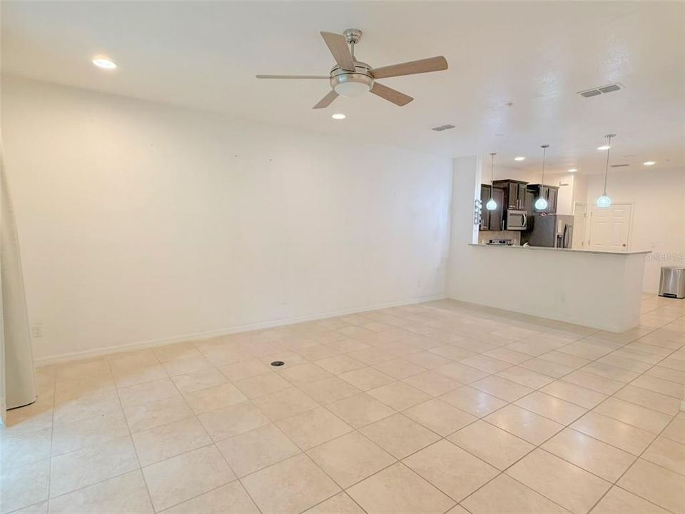 For Rent: $2,442 (3 beds, 2 baths, 1708 Square Feet)
