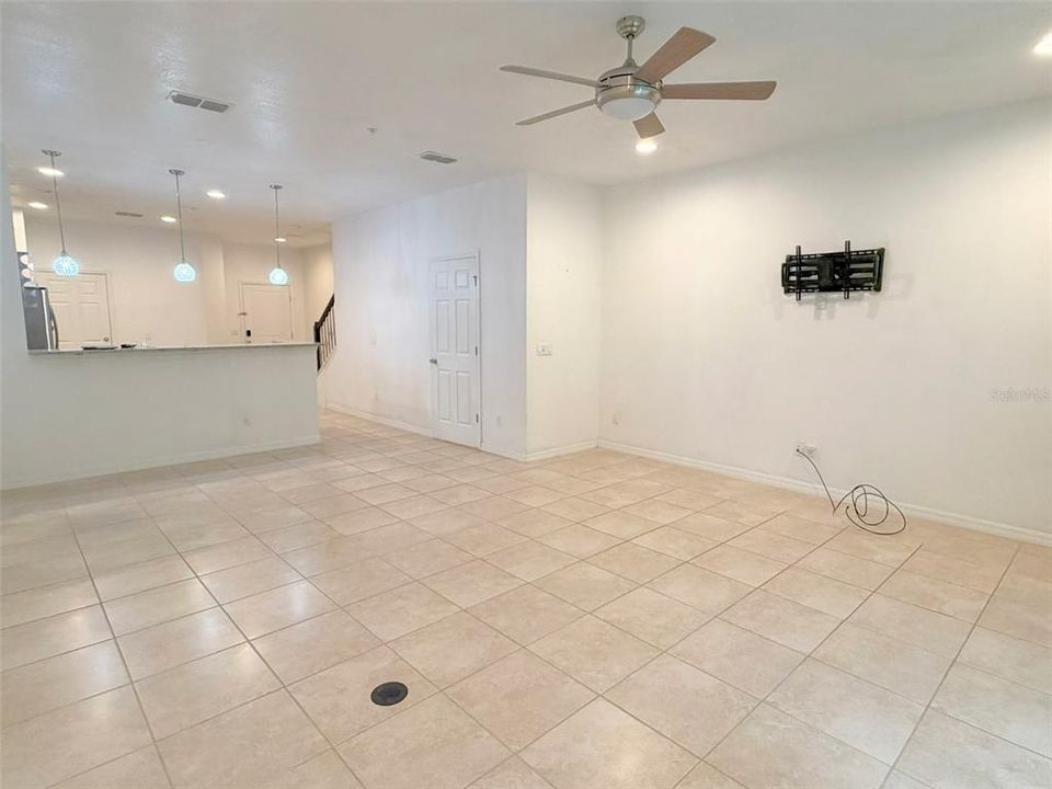 For Rent: $2,442 (3 beds, 2 baths, 1708 Square Feet)