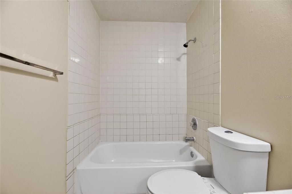 На продажу: $629,000 (6 спален, 0 ванн, 2430 Квадратных фут)