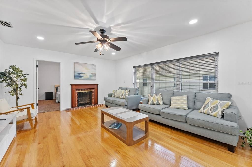 For Rent: $3,000 (3 beds, 2 baths, 1332 Square Feet)
