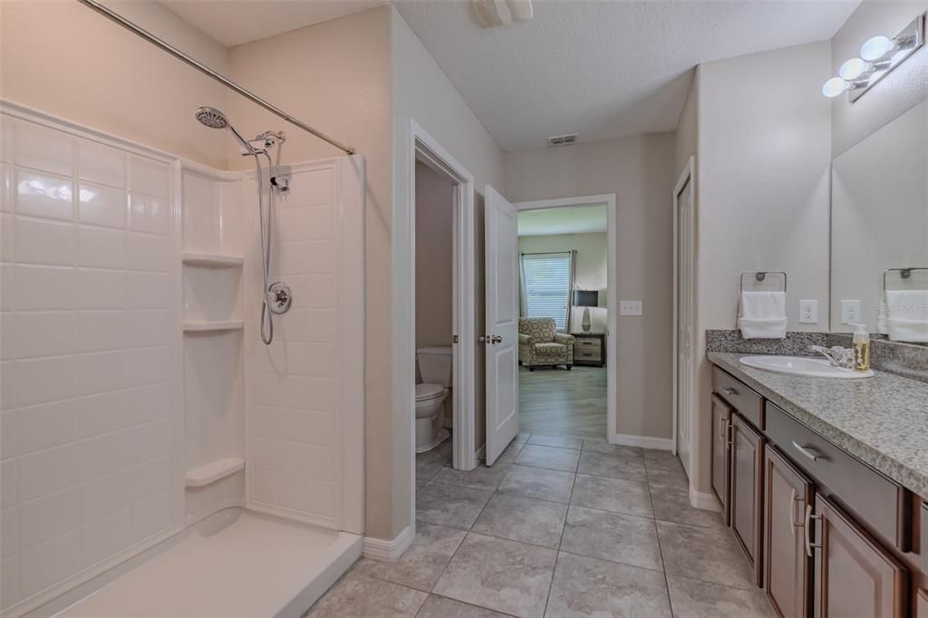 For Sale: $400,000 (5 beds, 2 baths, 2977 Square Feet)