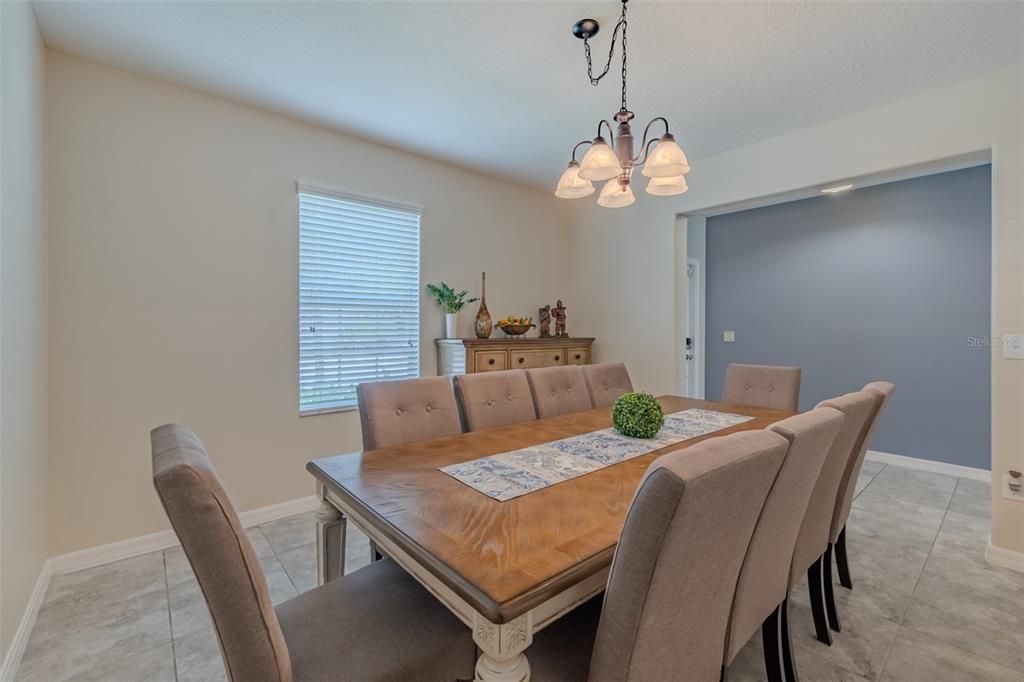 For Sale: $400,000 (5 beds, 2 baths, 2977 Square Feet)