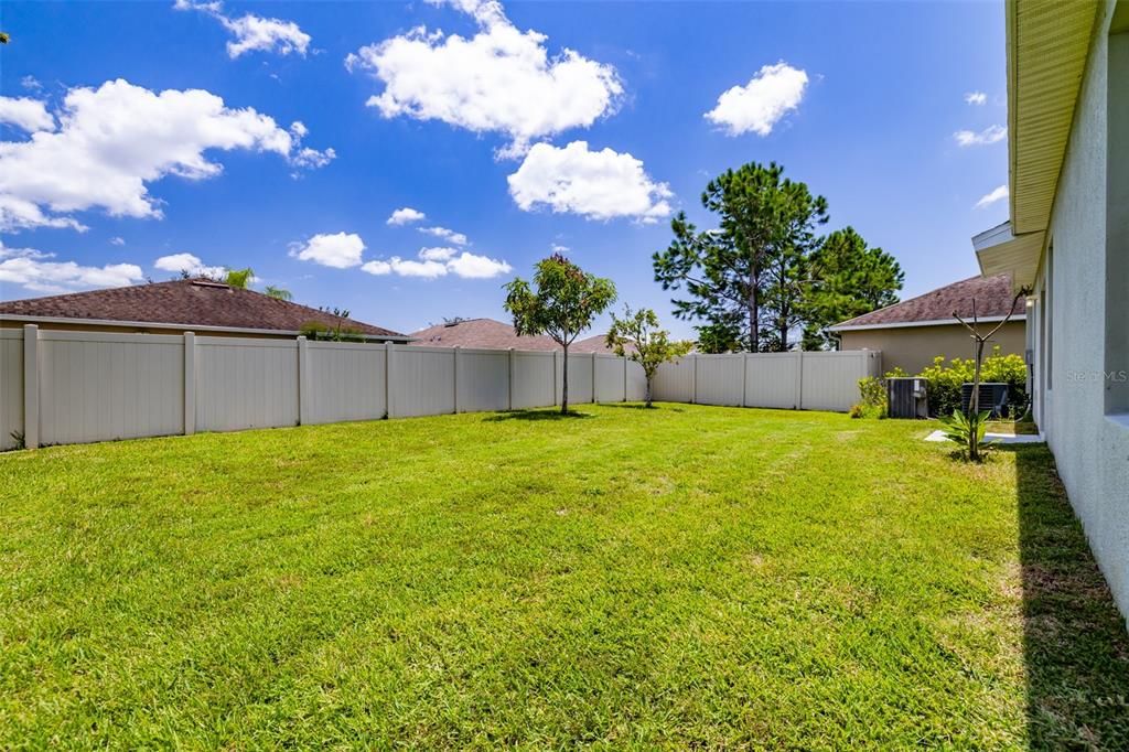 For Sale: $400,000 (5 beds, 2 baths, 2977 Square Feet)