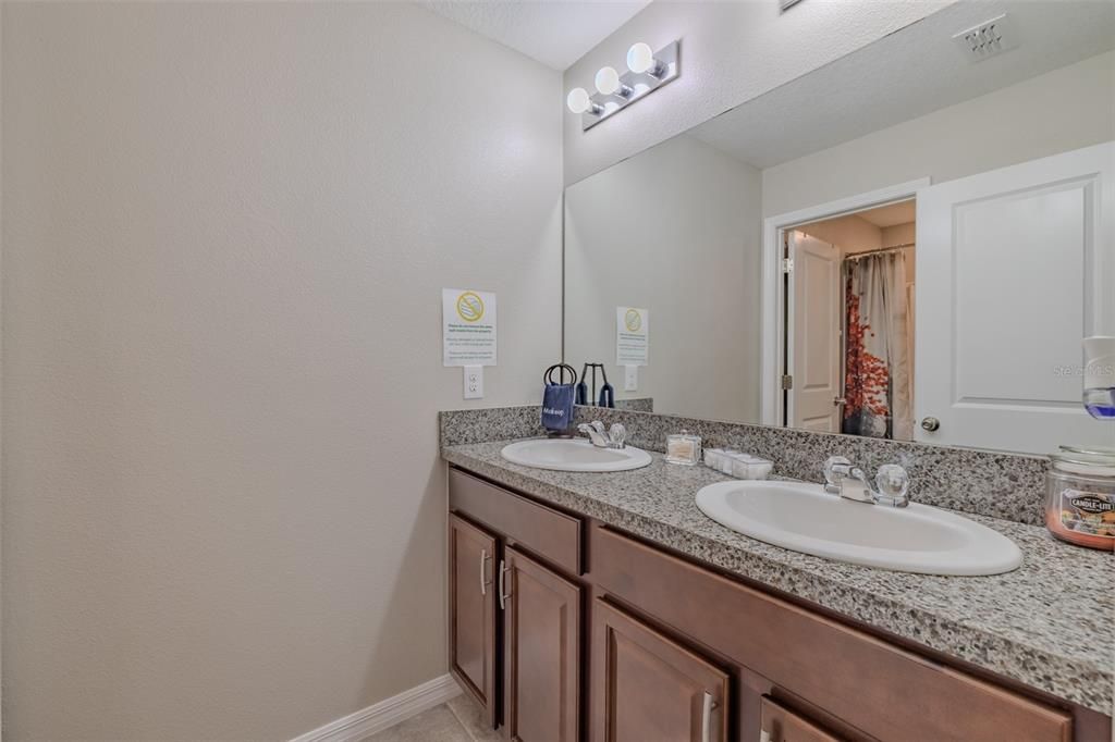 For Sale: $400,000 (5 beds, 2 baths, 2977 Square Feet)