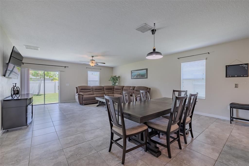 For Sale: $400,000 (5 beds, 2 baths, 2977 Square Feet)