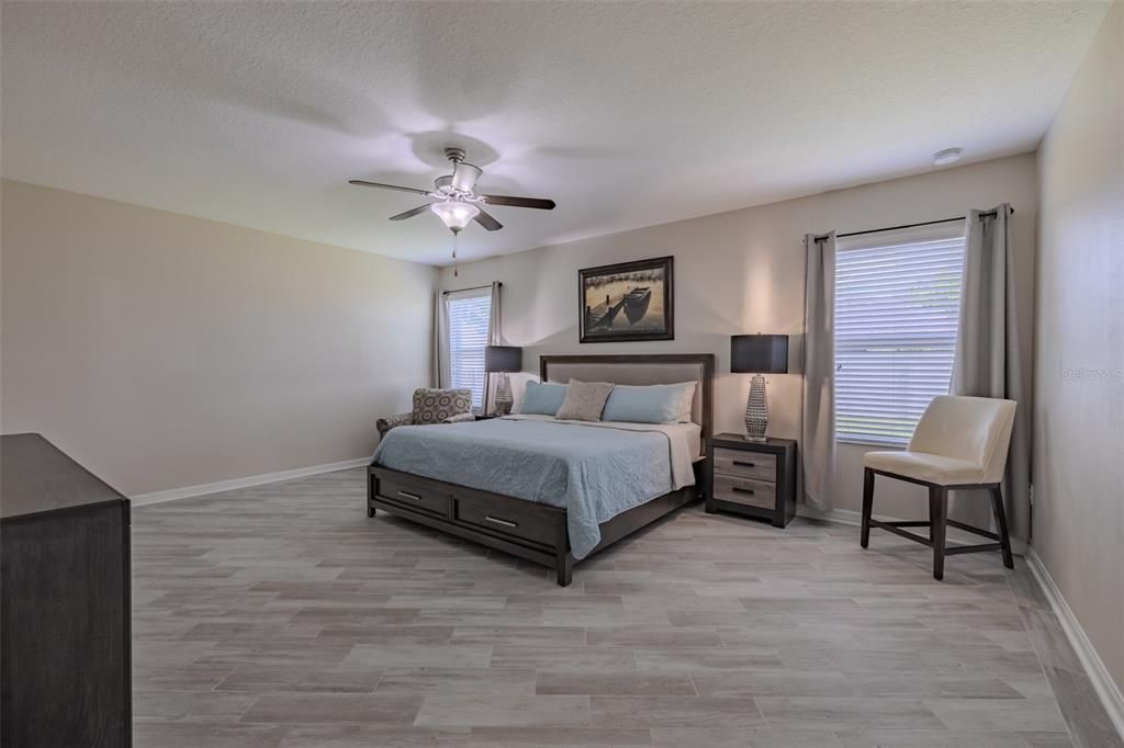 For Sale: $400,000 (5 beds, 2 baths, 2977 Square Feet)
