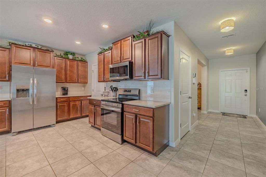 For Sale: $400,000 (5 beds, 2 baths, 2977 Square Feet)