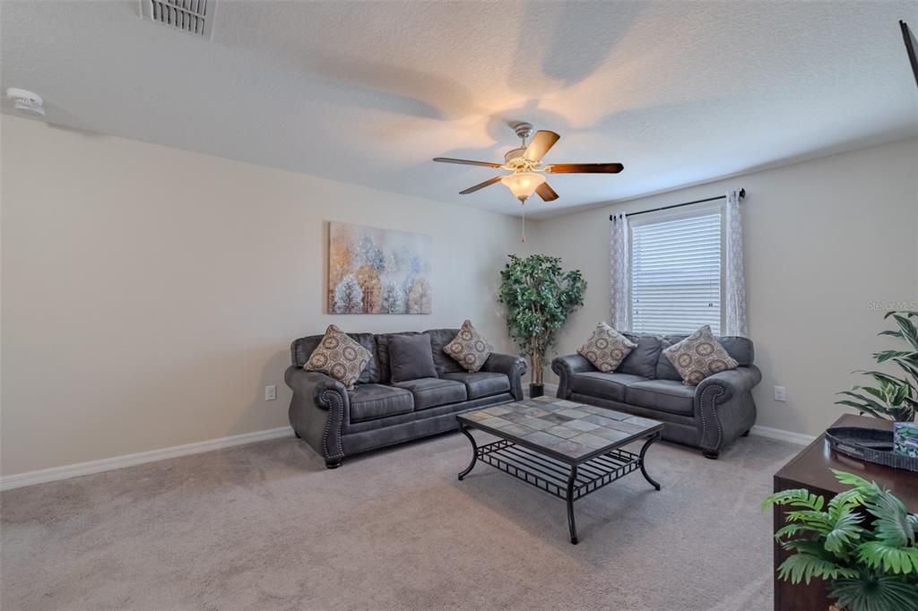 For Sale: $400,000 (5 beds, 2 baths, 2977 Square Feet)