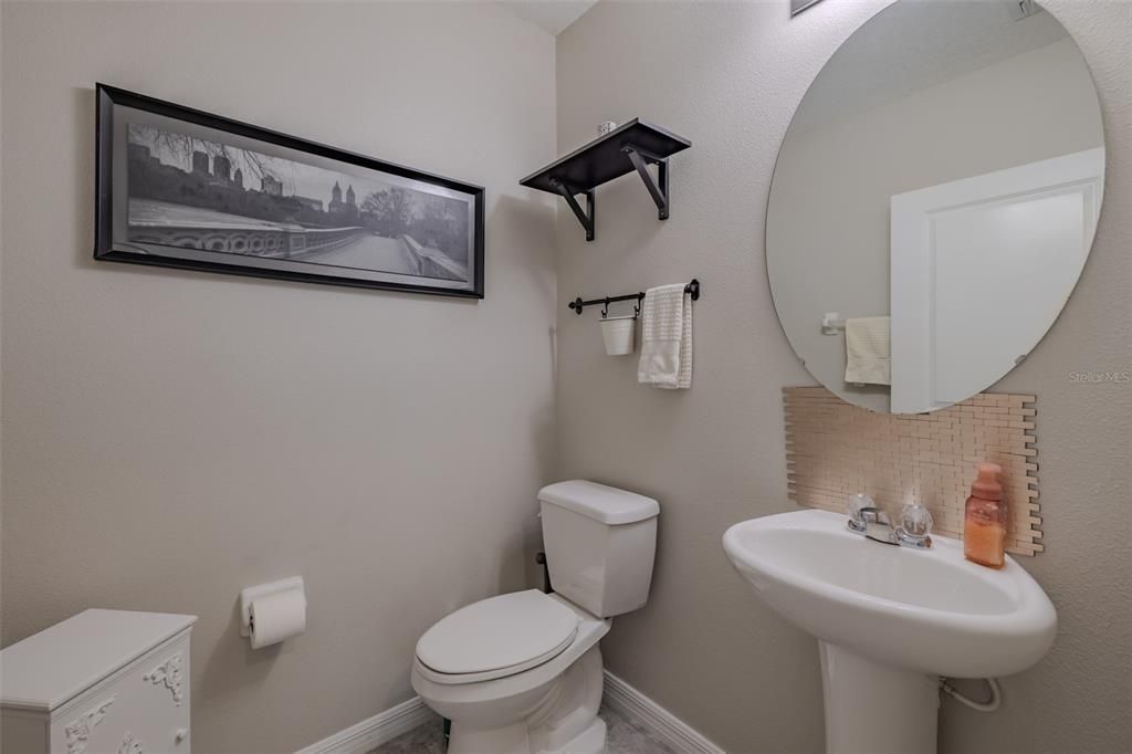 For Sale: $400,000 (5 beds, 2 baths, 2977 Square Feet)
