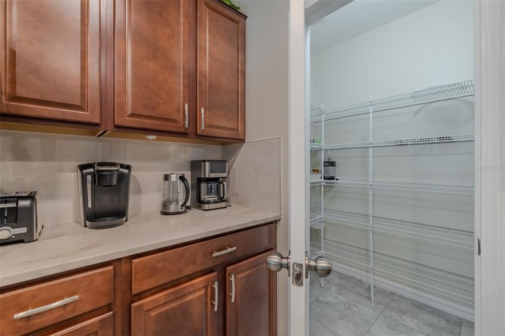 For Sale: $400,000 (5 beds, 2 baths, 2977 Square Feet)
