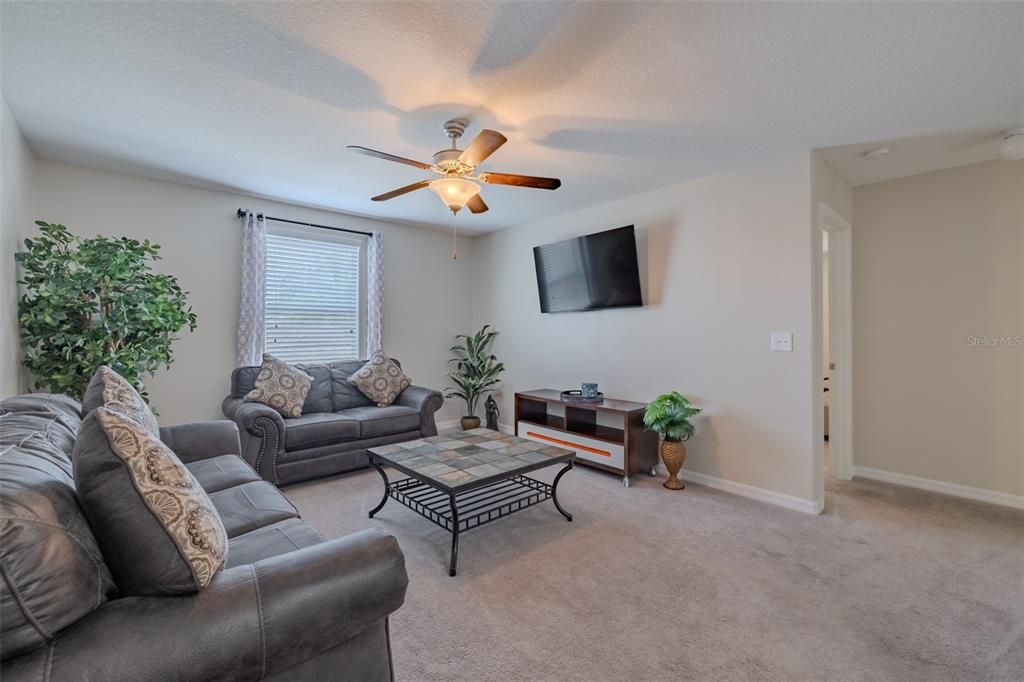 For Sale: $400,000 (5 beds, 2 baths, 2977 Square Feet)
