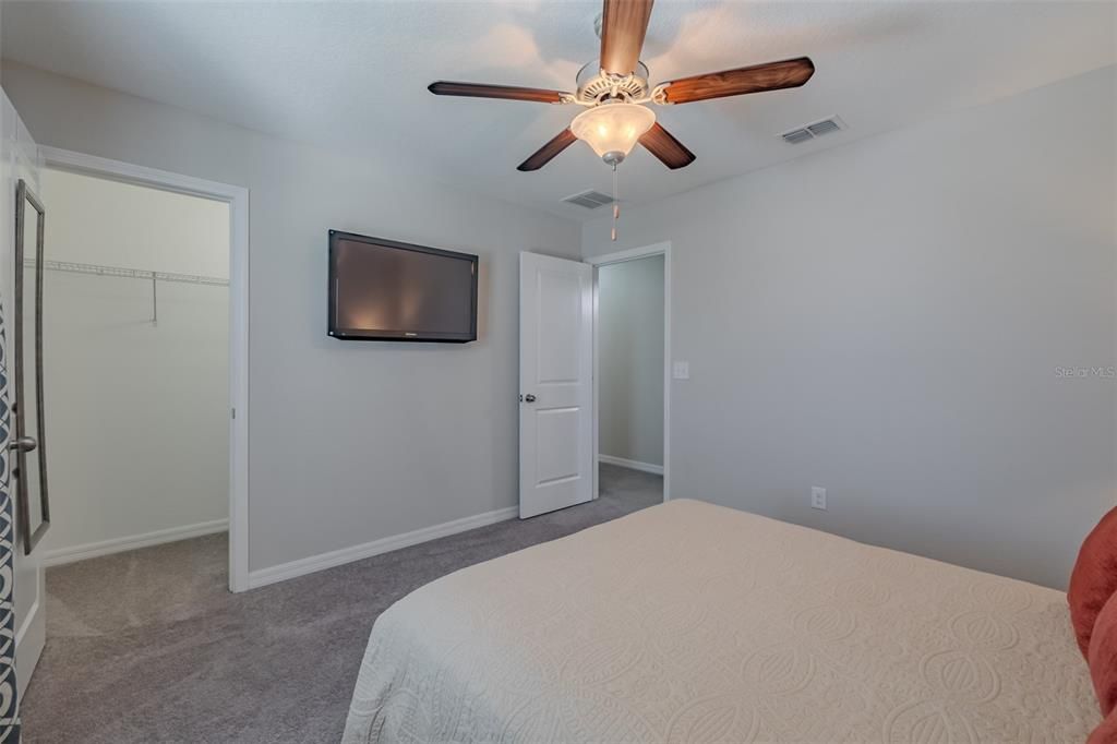 For Sale: $400,000 (5 beds, 2 baths, 2977 Square Feet)