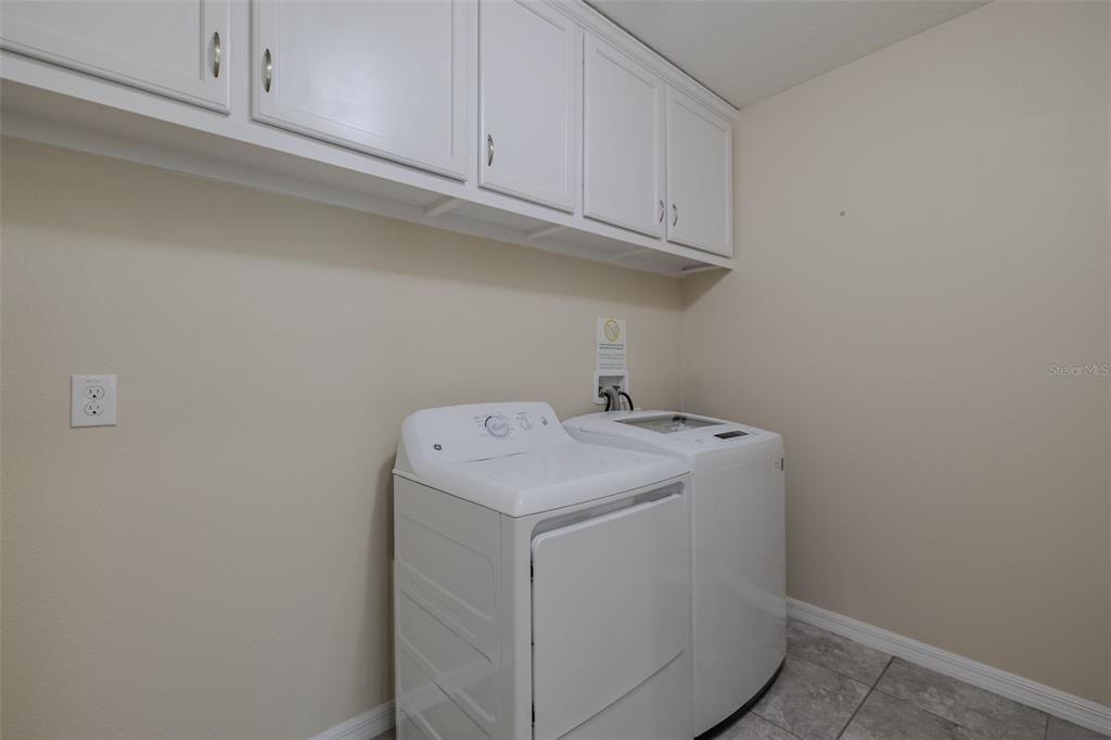 For Sale: $400,000 (5 beds, 2 baths, 2977 Square Feet)