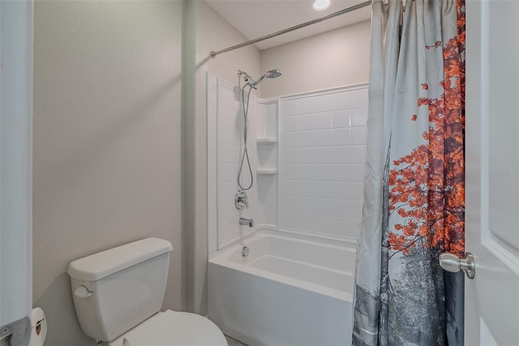 For Sale: $400,000 (5 beds, 2 baths, 2977 Square Feet)