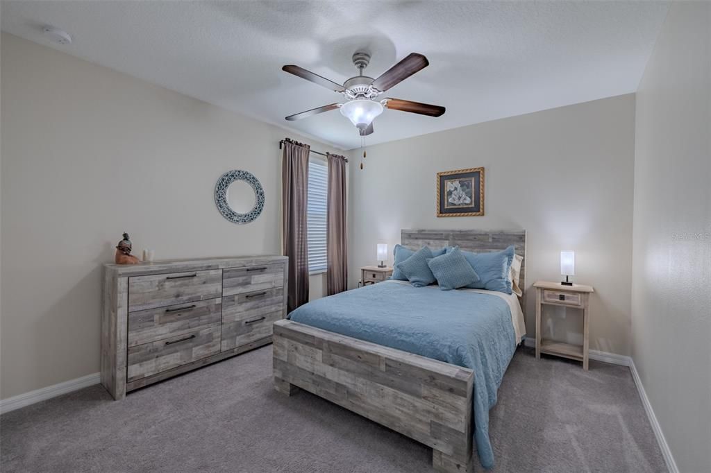 For Sale: $400,000 (5 beds, 2 baths, 2977 Square Feet)