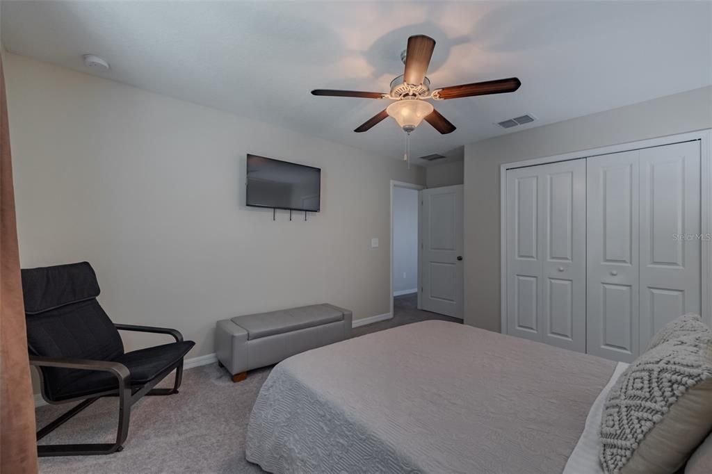 For Sale: $400,000 (5 beds, 2 baths, 2977 Square Feet)