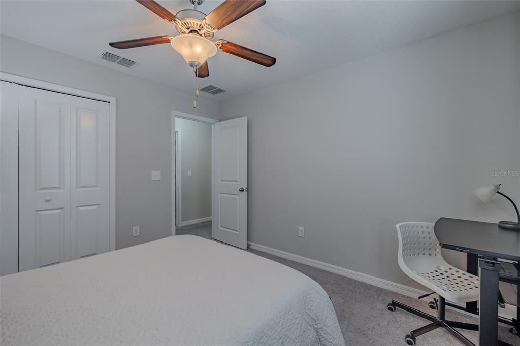For Sale: $400,000 (5 beds, 2 baths, 2977 Square Feet)