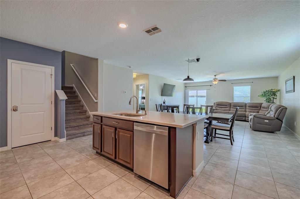 For Sale: $400,000 (5 beds, 2 baths, 2977 Square Feet)