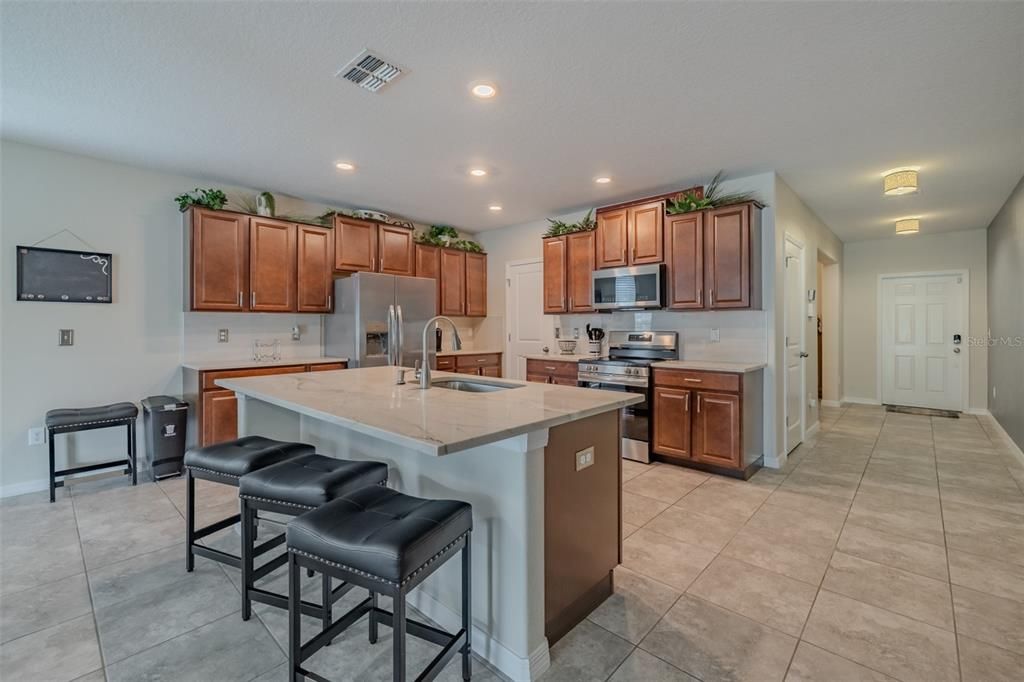 For Sale: $400,000 (5 beds, 2 baths, 2977 Square Feet)