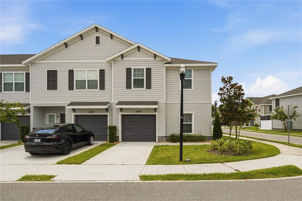 For Rent: $2,599 (4 beds, 3 baths, 2121 Square Feet)