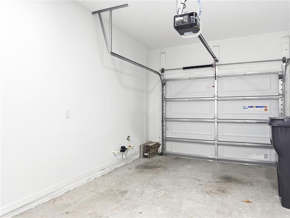 For Rent: $2,599 (4 beds, 3 baths, 2121 Square Feet)