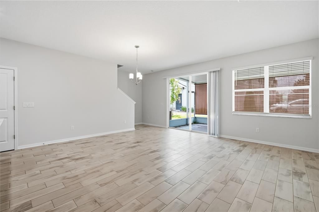 For Rent: $2,599 (4 beds, 3 baths, 2121 Square Feet)