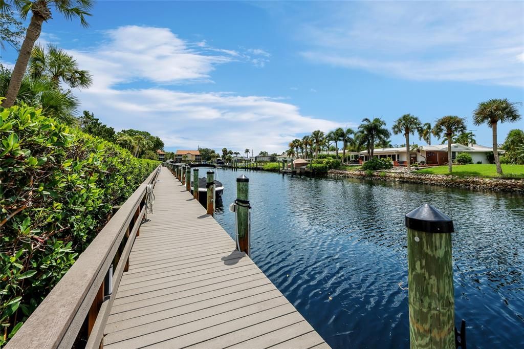 For Sale: $599,000 (2 beds, 2 baths, 2143 Square Feet)
