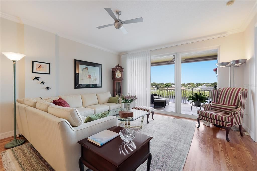 For Sale: $599,000 (2 beds, 2 baths, 2143 Square Feet)