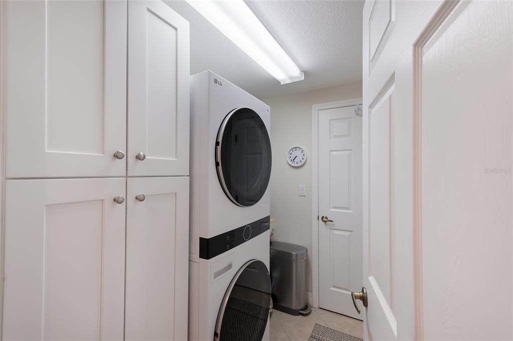 For Sale: $599,000 (2 beds, 2 baths, 2143 Square Feet)