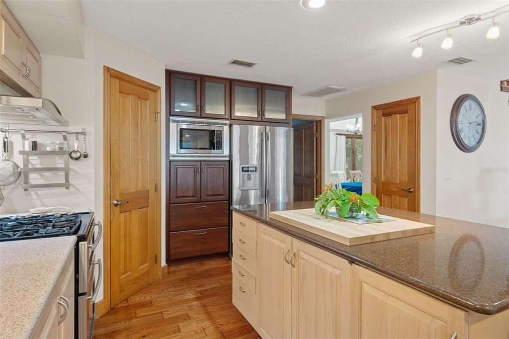 For Sale: $885,000 (4 beds, 2 baths, 2303 Square Feet)