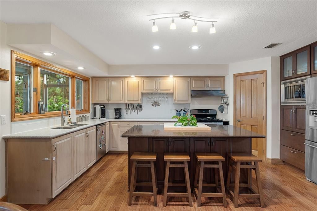 For Sale: $885,000 (4 beds, 2 baths, 2303 Square Feet)