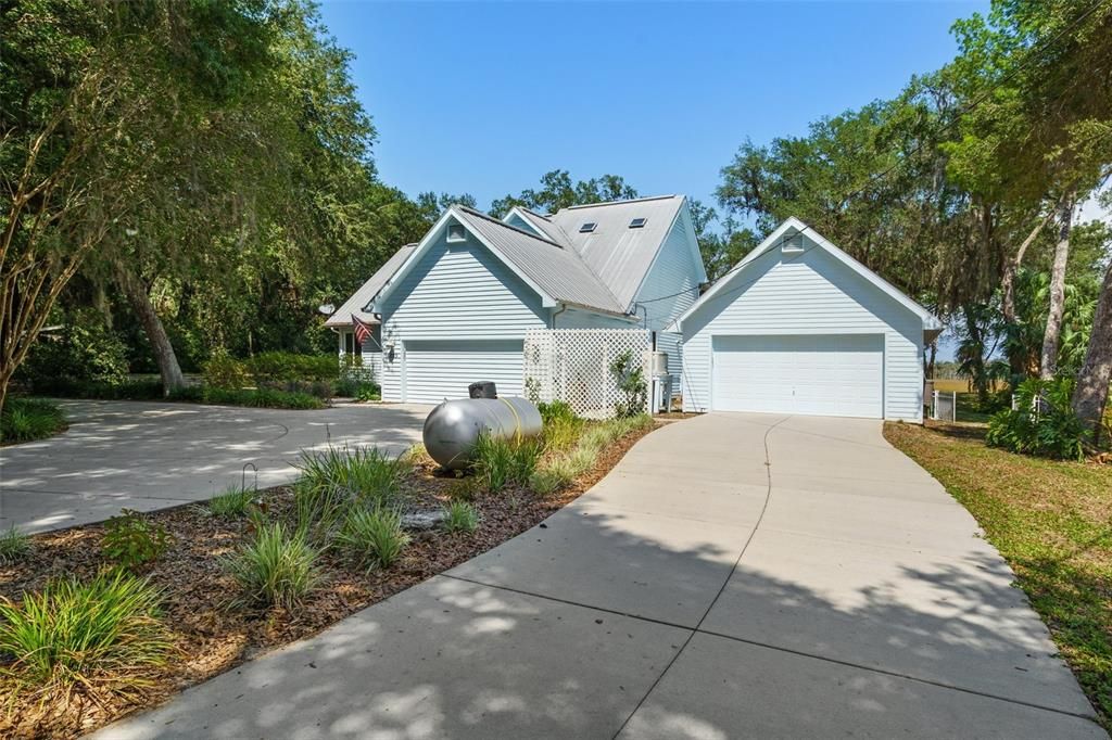 For Sale: $885,000 (4 beds, 2 baths, 2303 Square Feet)